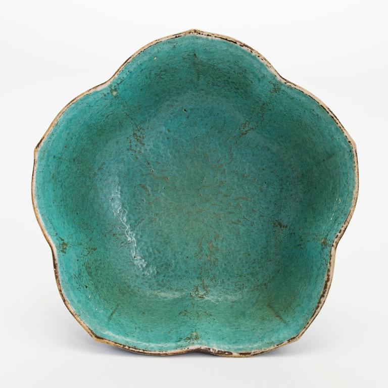 A porcelain bowl China, 19th century.