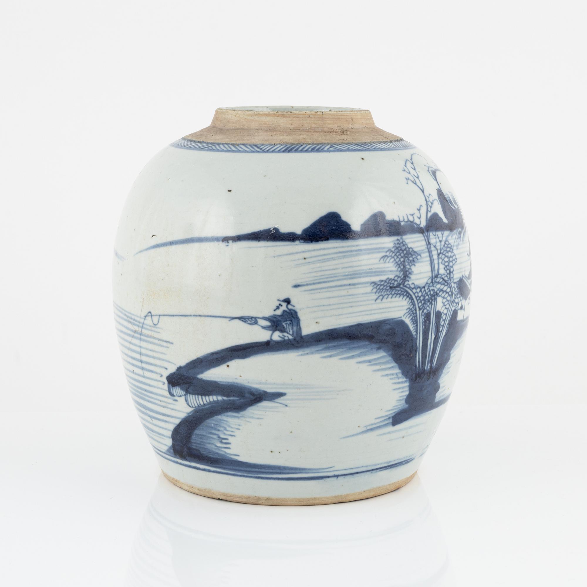 A Chinese Porcelain Ginger Jar, Qing Dynasty, 19th Century.