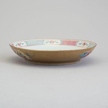 A famille rose export porcelain cappuciner brown dish, Qing dynasty, Qianlong (1736-95).