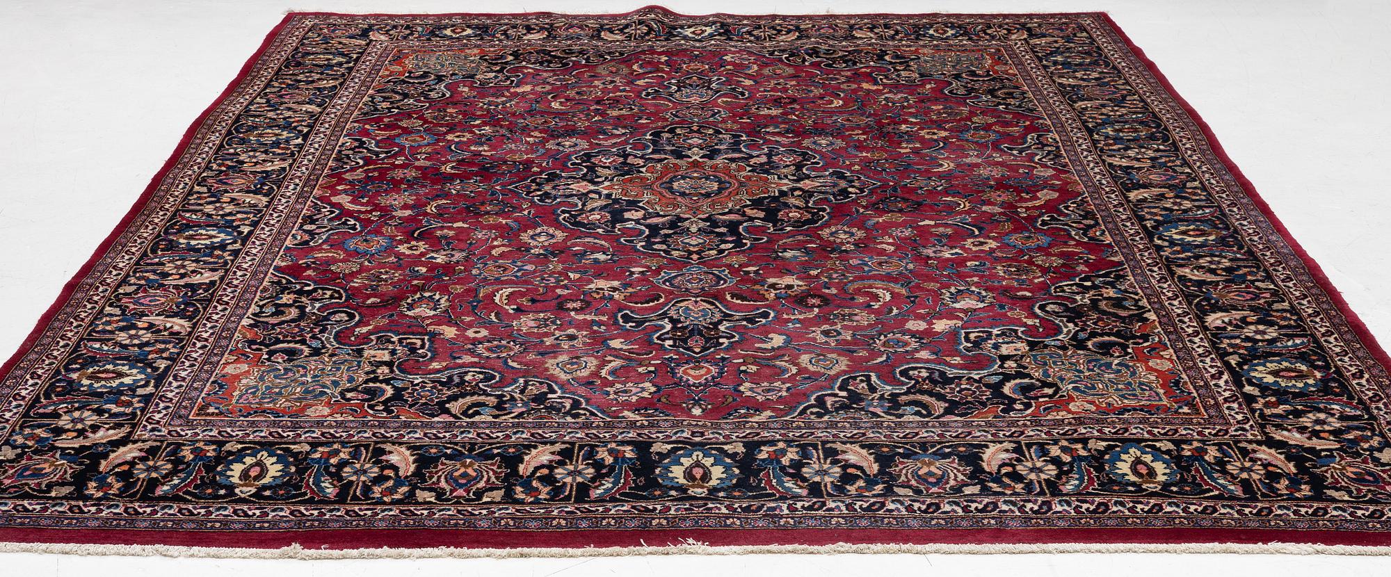Rug, Meshed, 383 x 294 cm.