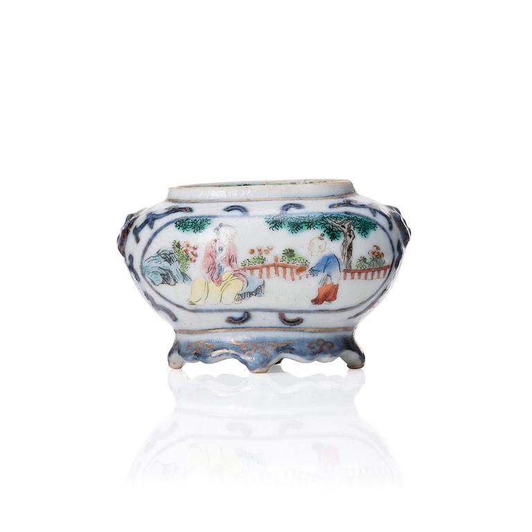 A Chinese miniature famille rose brush pot, Qing dynasty, 19th Century with seal mark in red.