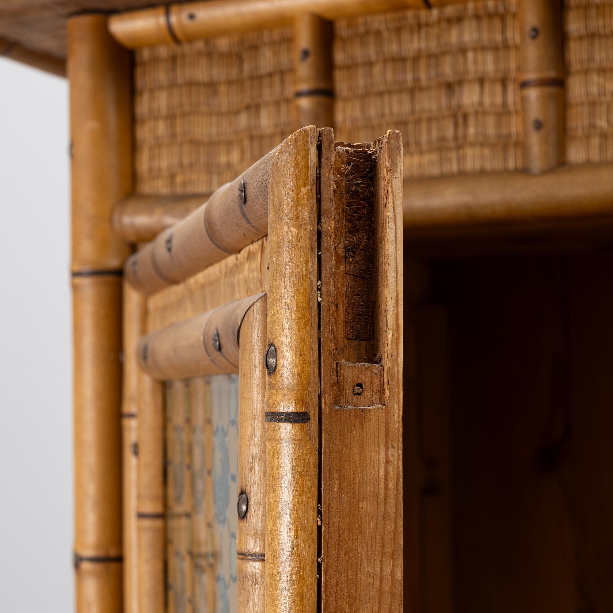 Klädskåp, omkring år 1900.