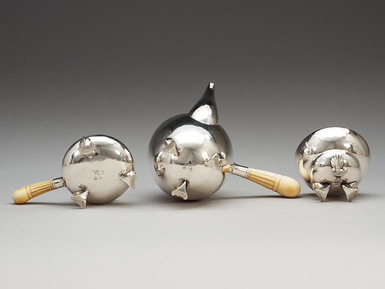 GEORG JENSEN, moccaservis tre delar "Magnolia/Blossom", Köpenhamn 1918-20,