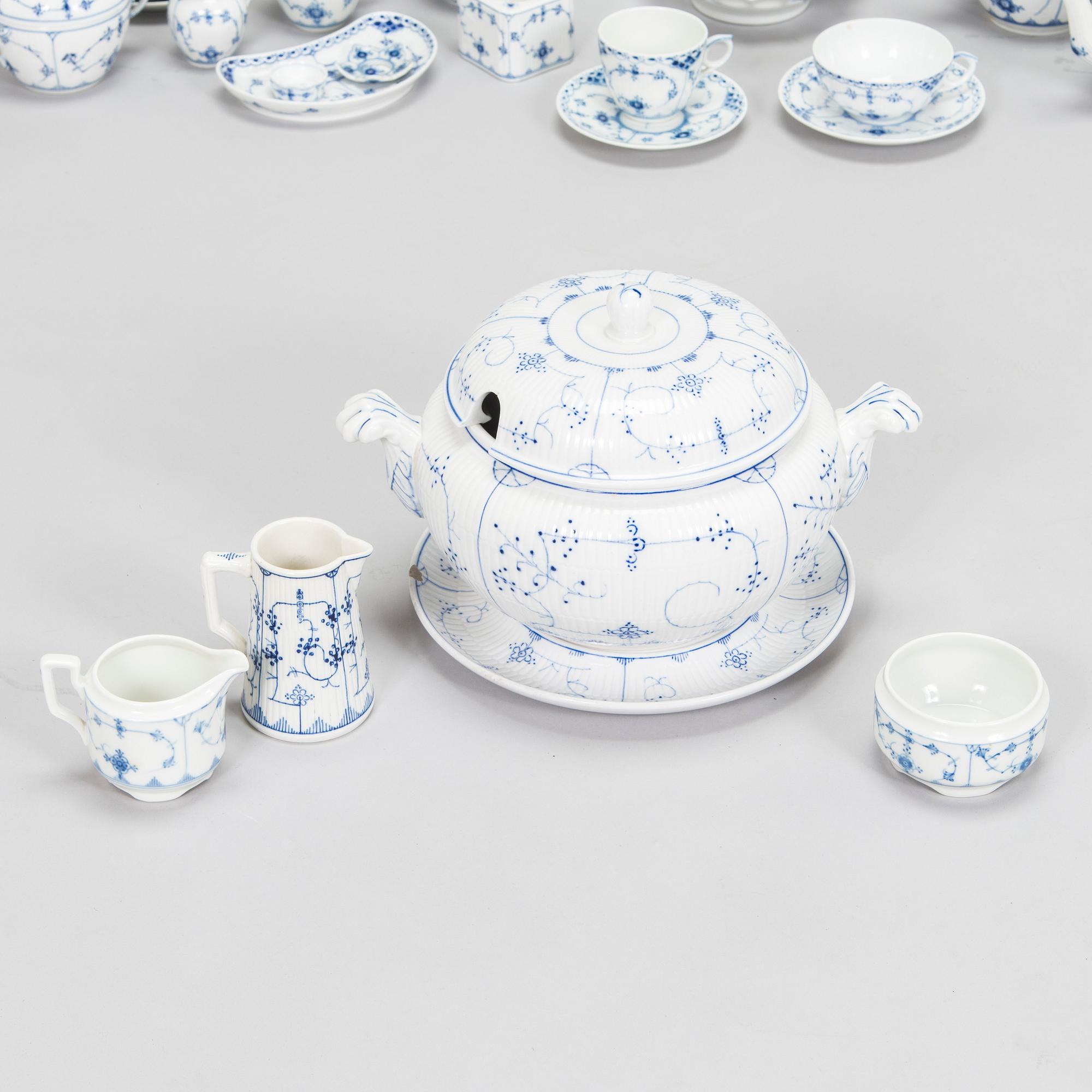 Royal Copenhagen, astiasto, 43 osaa, "Musselmalet".