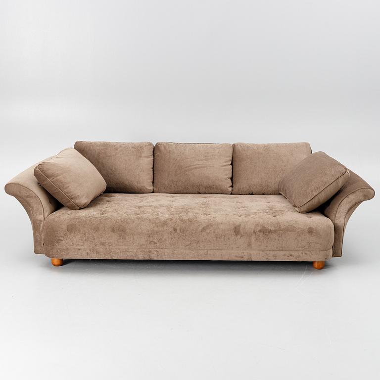 Josef Frank, a 'Liljevalchs sofa', Svenskt Tenn, 2000s.