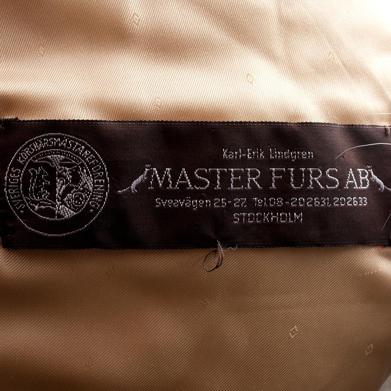 MASTER FURS, a fur stole.