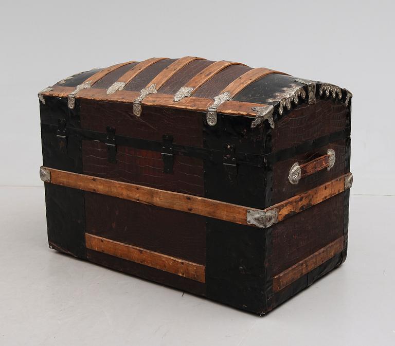 KOFFERT, 1900-talets första hälft.