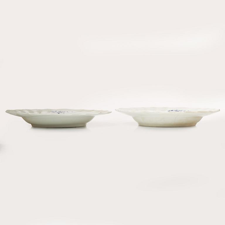A pair of large serving dishes, unmarked, 19th century.