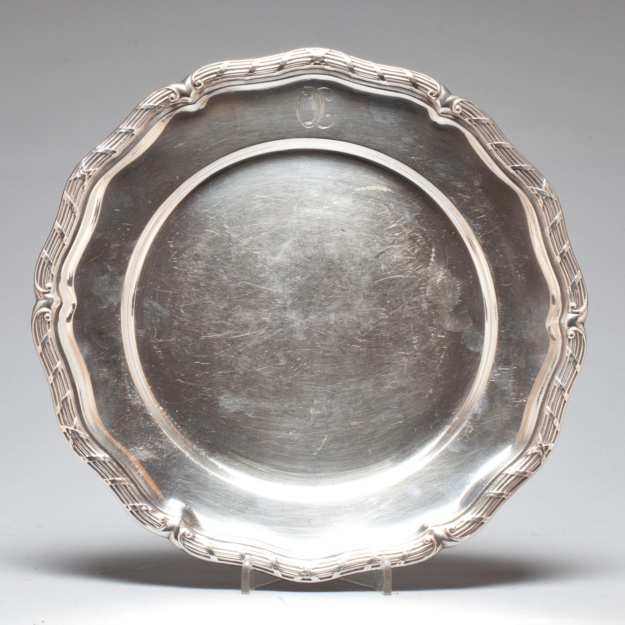 TALLRIK, silver. Rokokostil, C.G Hallberg 1938. Vikt c:a 260 g.