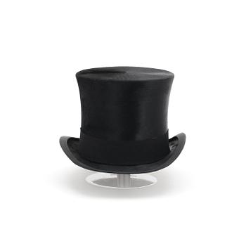 SCOTT & CO, a black felt top hat and leather case.