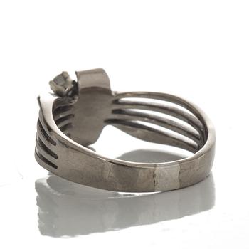 RING, 18 k vitguld med tre diamanter totalt ca 0,30 ct. Vikt ca 4 gram.