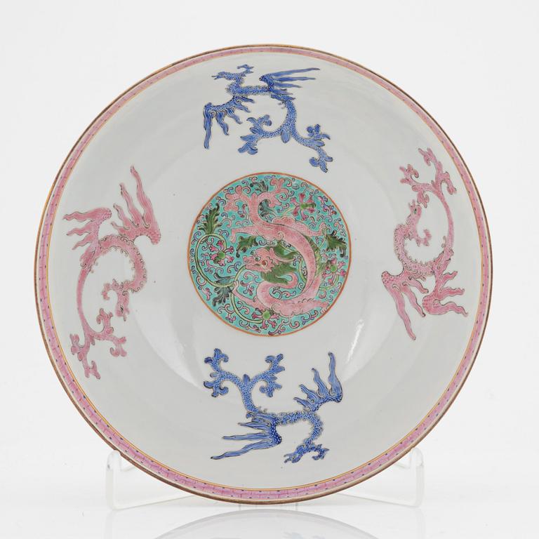 A Chinese Republic 'Dragon' bowl, early 20th Century.