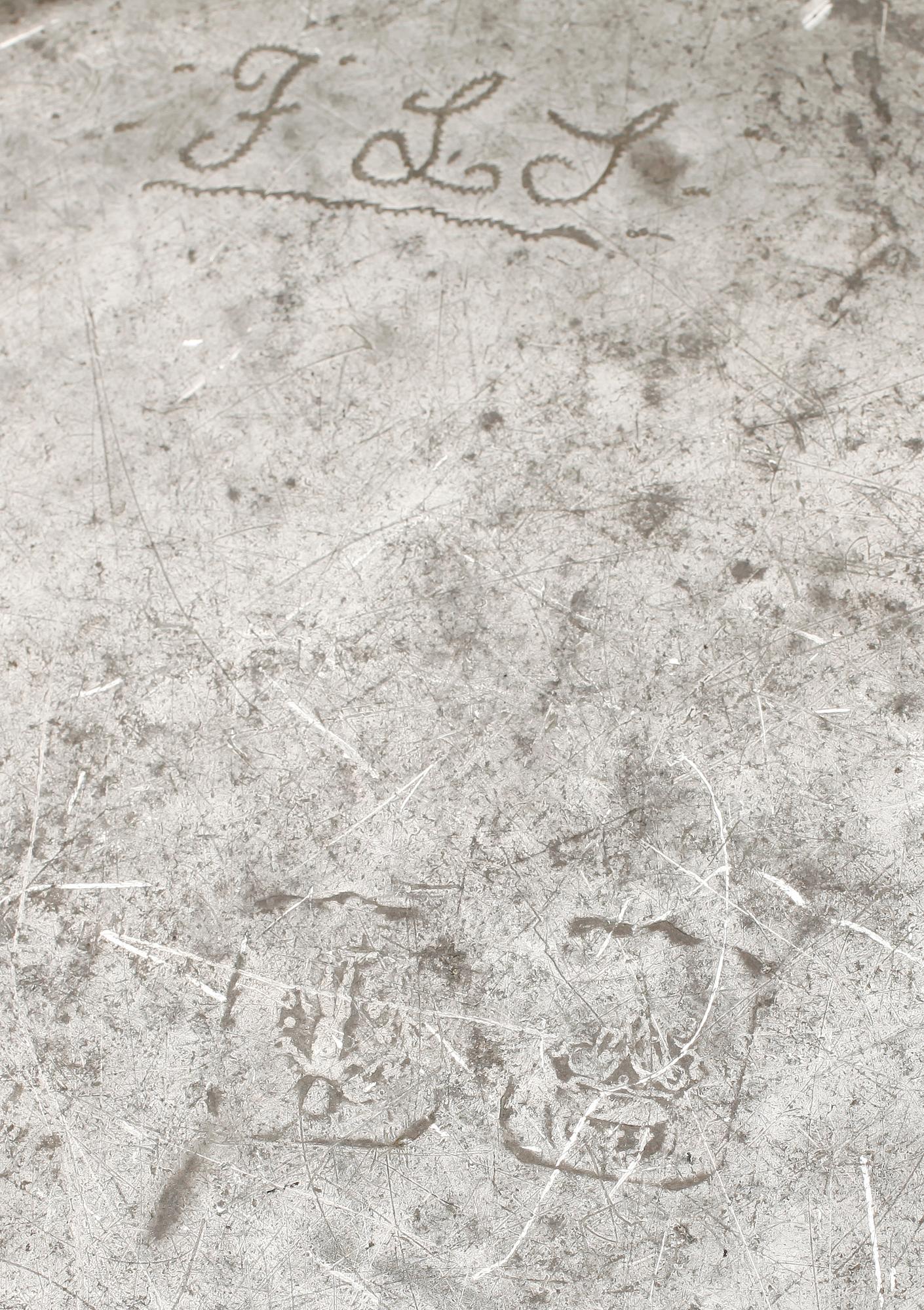 SKÅLFAT, 2 st, tenn, otydliga svenska stämplar, 1800-tal.