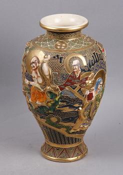 VAS, porslin, Satsuma, Japan, tidigt 1900-tal.