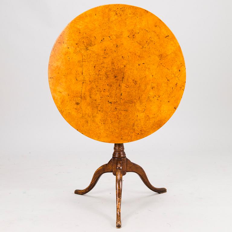 A tilt top table, first half of 19th Century.