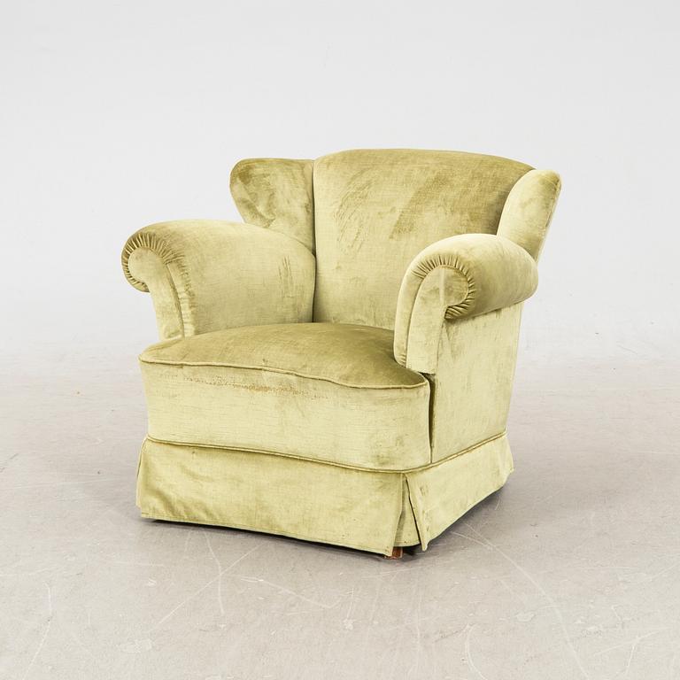 A 1940/50s armchair.