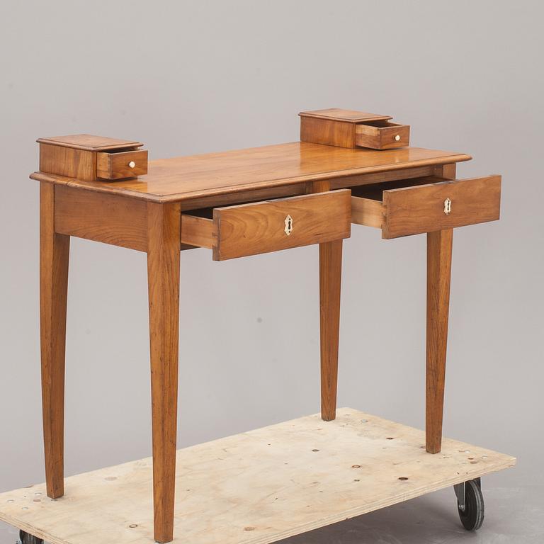 SKRIVBORD, alm. Omkring 1900.