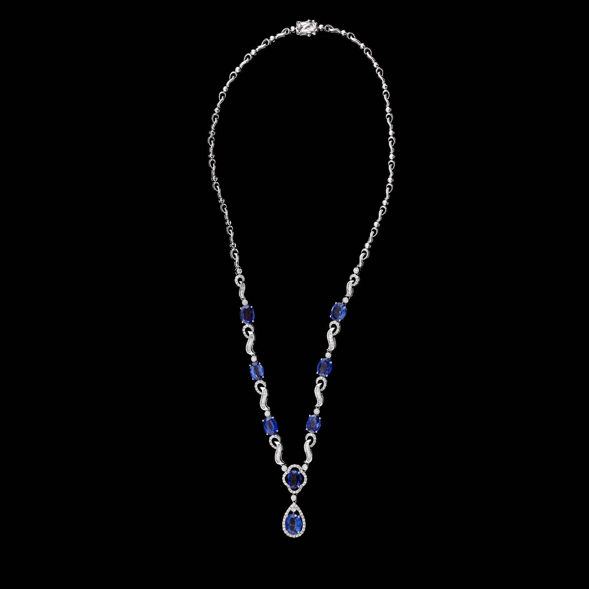 COLLIER, 18K vitguld, diamanter tot ca 1.49 ct, kyaniter tot ca 13.86 ct. Vikt ca 20 g.