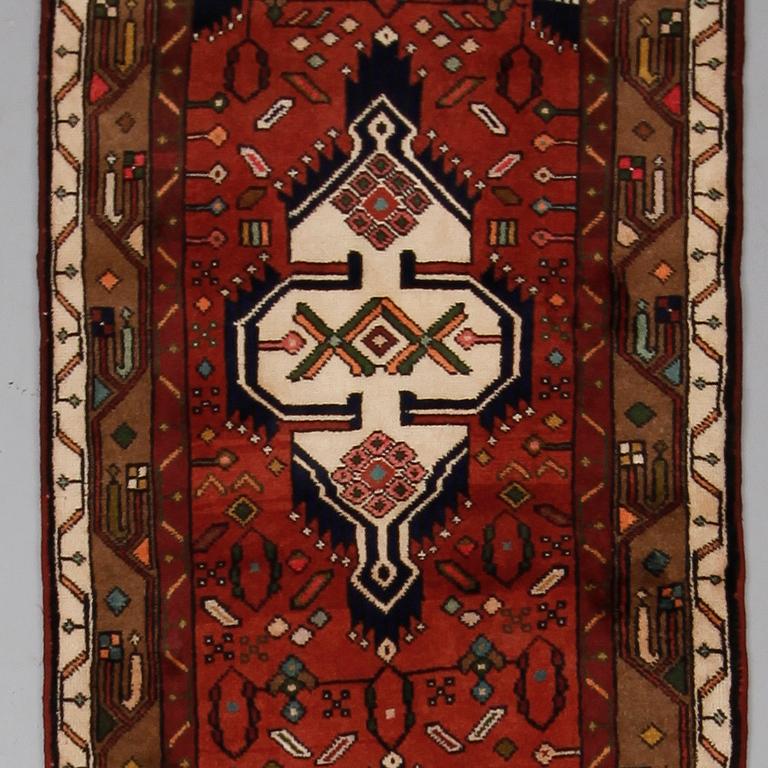 MATTA, Hamadan, ca 315 x 85 cm.