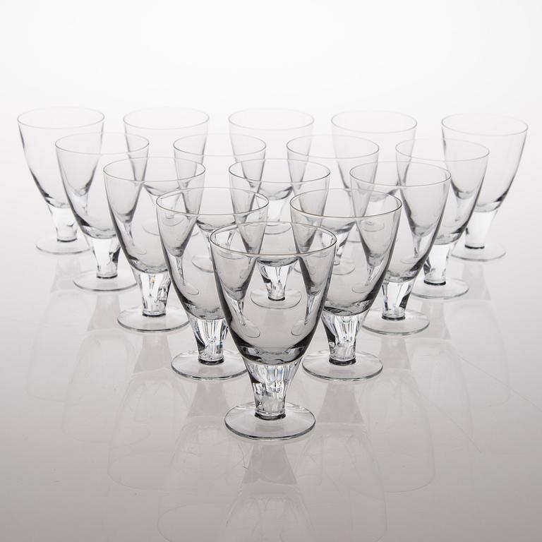 GUNNEL NYMAN, glasservis, 114 osaa, "GN 46", Nuutajärvi Notsjö. I produktion 1949-1969.