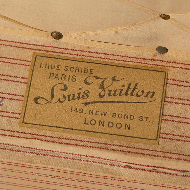 KOFFERT, Louis Vuitton.