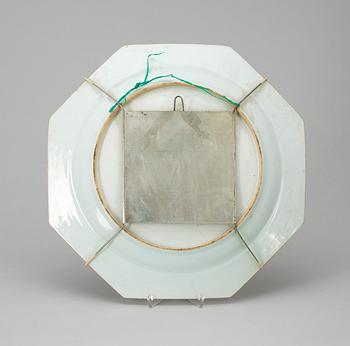 A famille rose serving dish, Qing dynasty, Qianlong (1736-95).