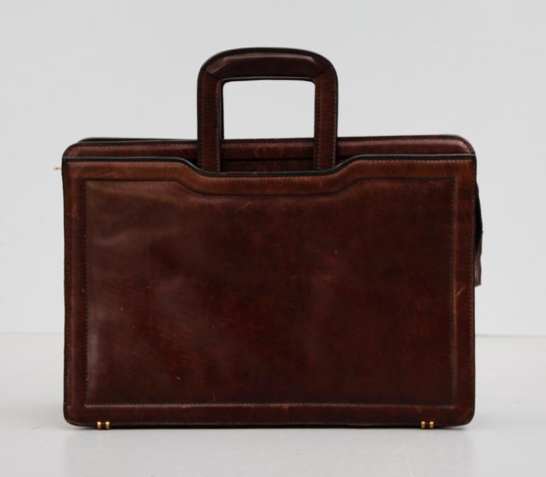 PORTFÖLJ, brunt skinn.