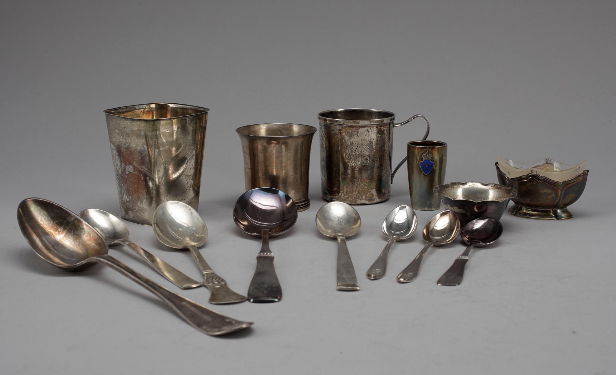 PARTI SILVER, bland annat Johannes Wållers, Linköping 1851. Total vikt ca 901g.