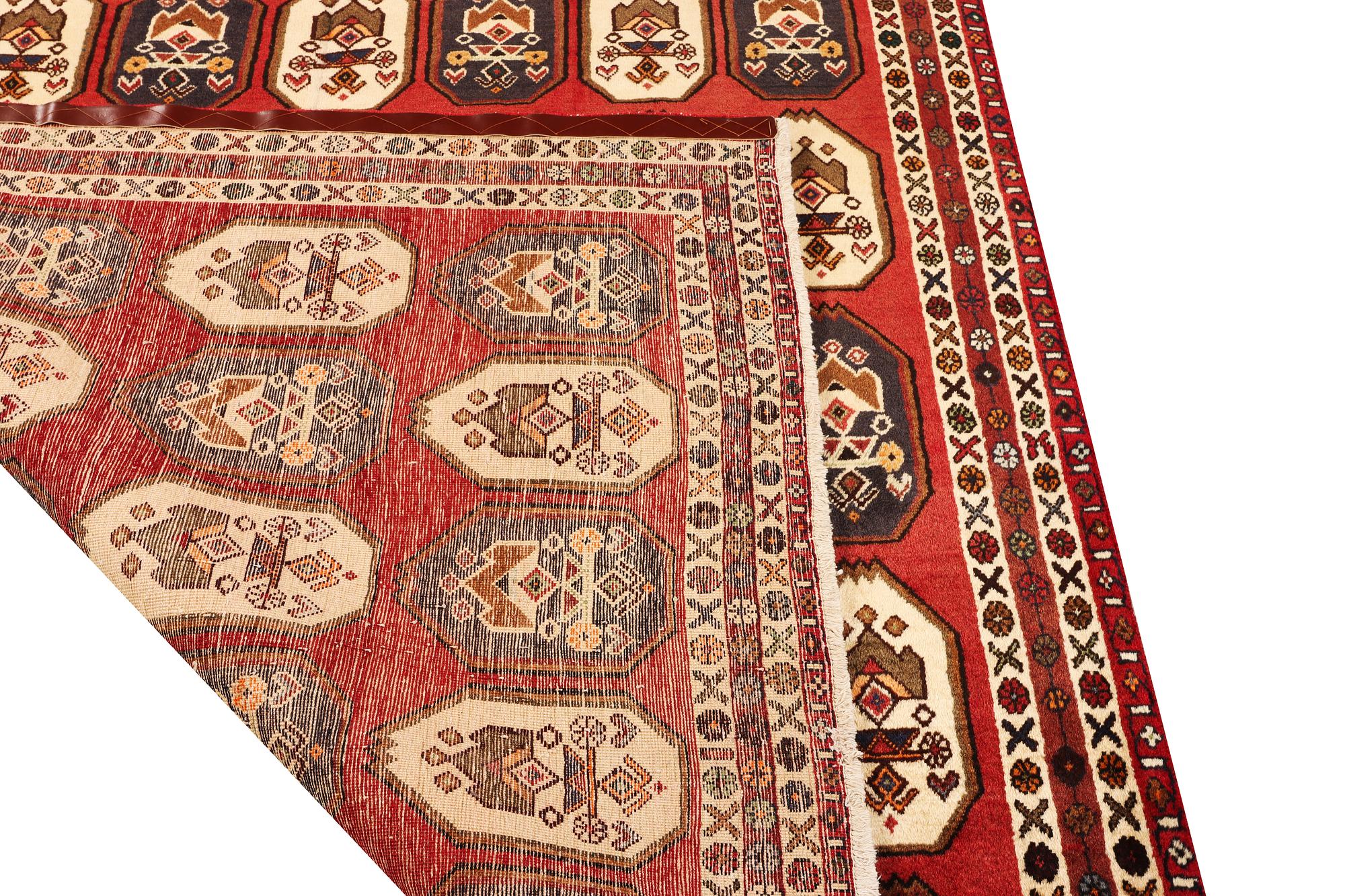 An Ardebil carpet, c. 255 x 173 cm.