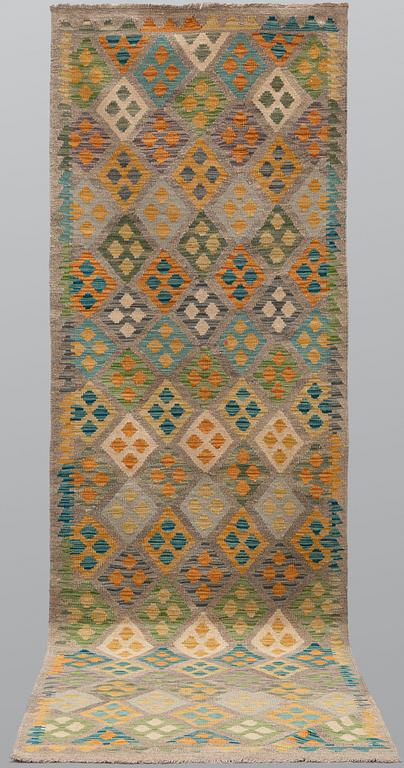 A Kilim runner, approx. 291 x 89 cm.