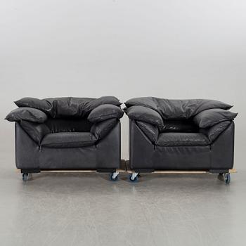 A PAIR OF "MONZA" LEATHER ARMCHAIRS BY EILERSEN.