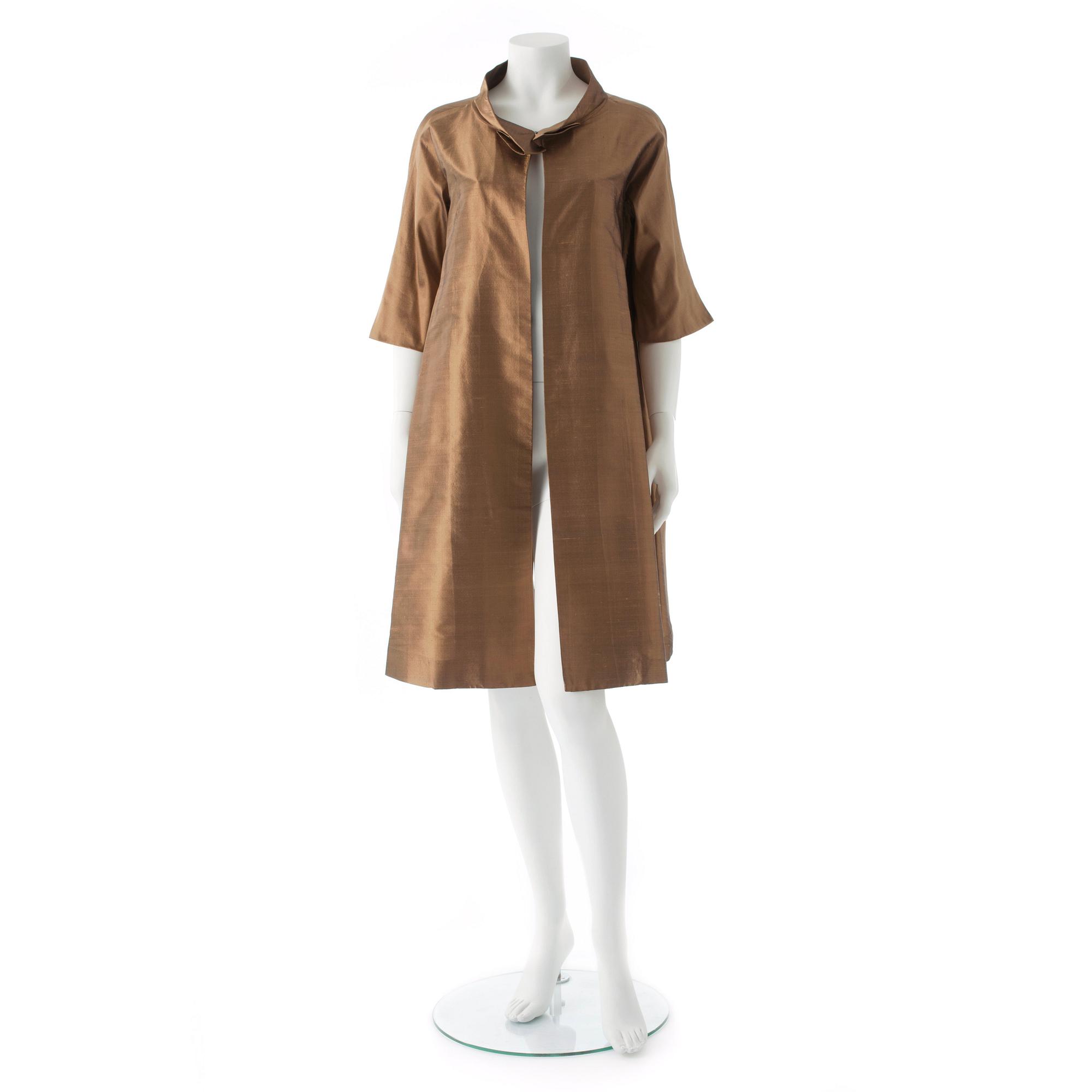 JÖRGEN BENDER, a golden thaisilk eveningcoat from the 1960/70's.