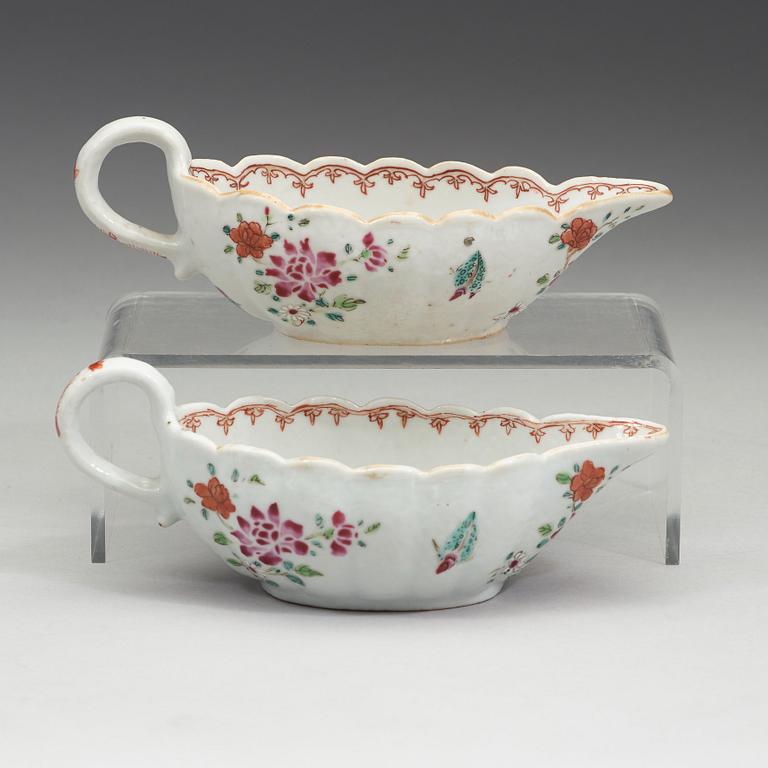 A pair of export porcelain famille rose sauce boats, Qing dynasty, Qianlong (1736-1795).