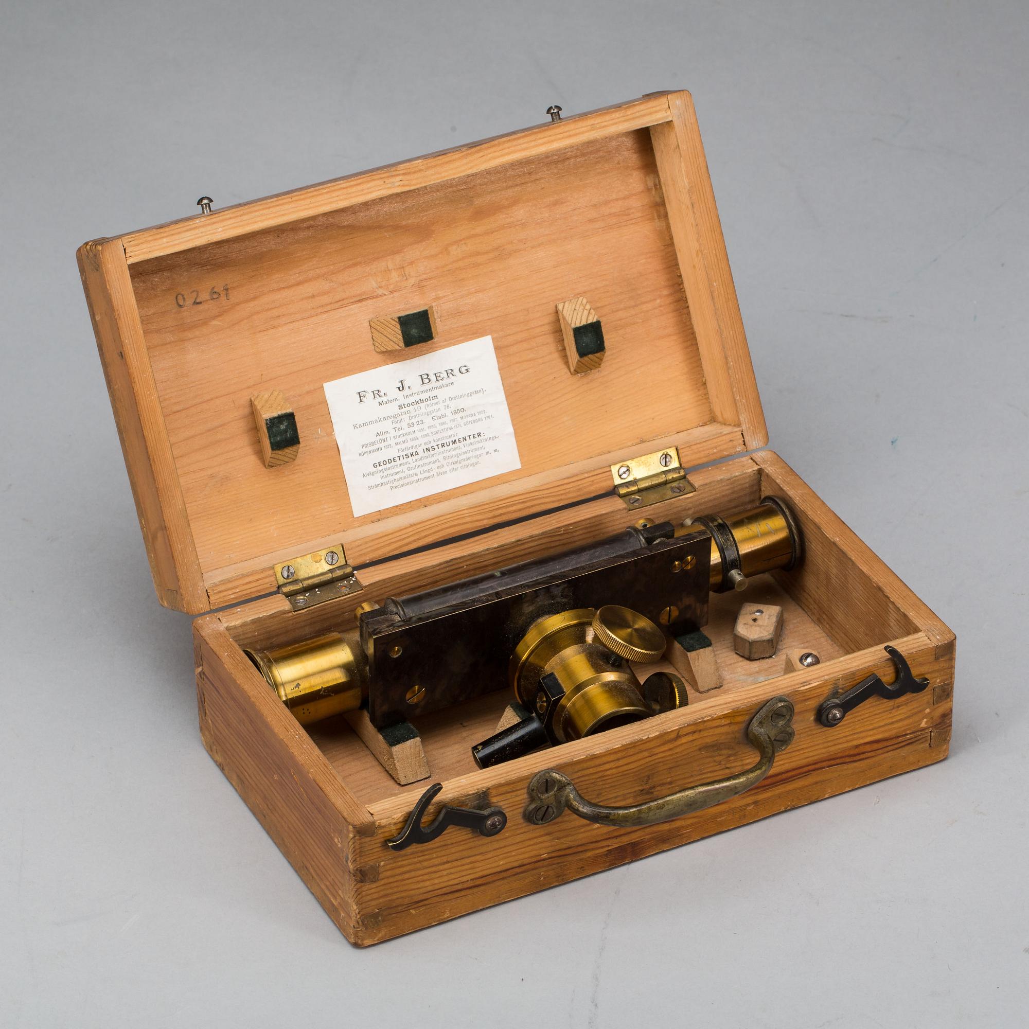 MÄTINSTRUMENT, Frans J Berg, Matem. Instrumentfabrik, Stockholm. Omrking 1900.