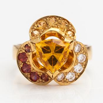 Ring "Karin Månsdotter", 18K guld, citriner, diamanter ca. 0.26 ct tot. Ofelia Jewelry, Helsingfors 1998.