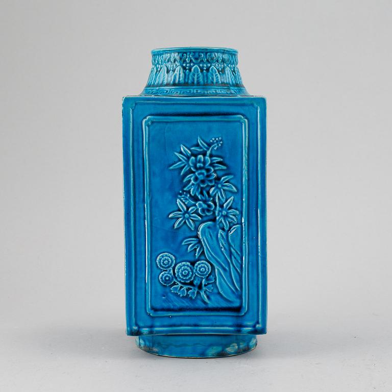 A chinese turkoise glazed kang vase, 20th Century.