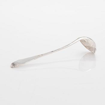Kaffekanna och slev, silver, Köpenhamn, 1930 och 1928.