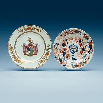 1547. Two Armorial dinner plates, Qing dynasty, 18th Century.
