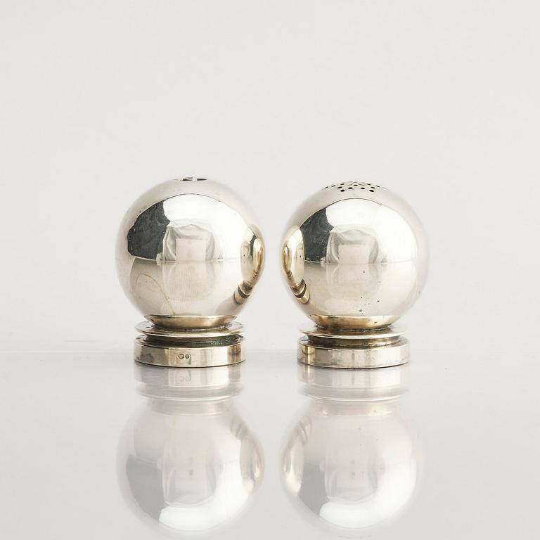 Georg Jensen, kryddsats, 4 delar sterling silver, design Harald Nielsen, modell "Pyramid", design nr 632, Köpenhamn 1945-51.