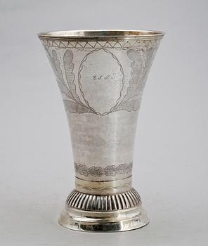 BÄGARE, silver, Johan Sundström, Enköping 1833. Vikt ca 787 g.