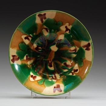 An egg and spinach bowl, Qing dynasty.