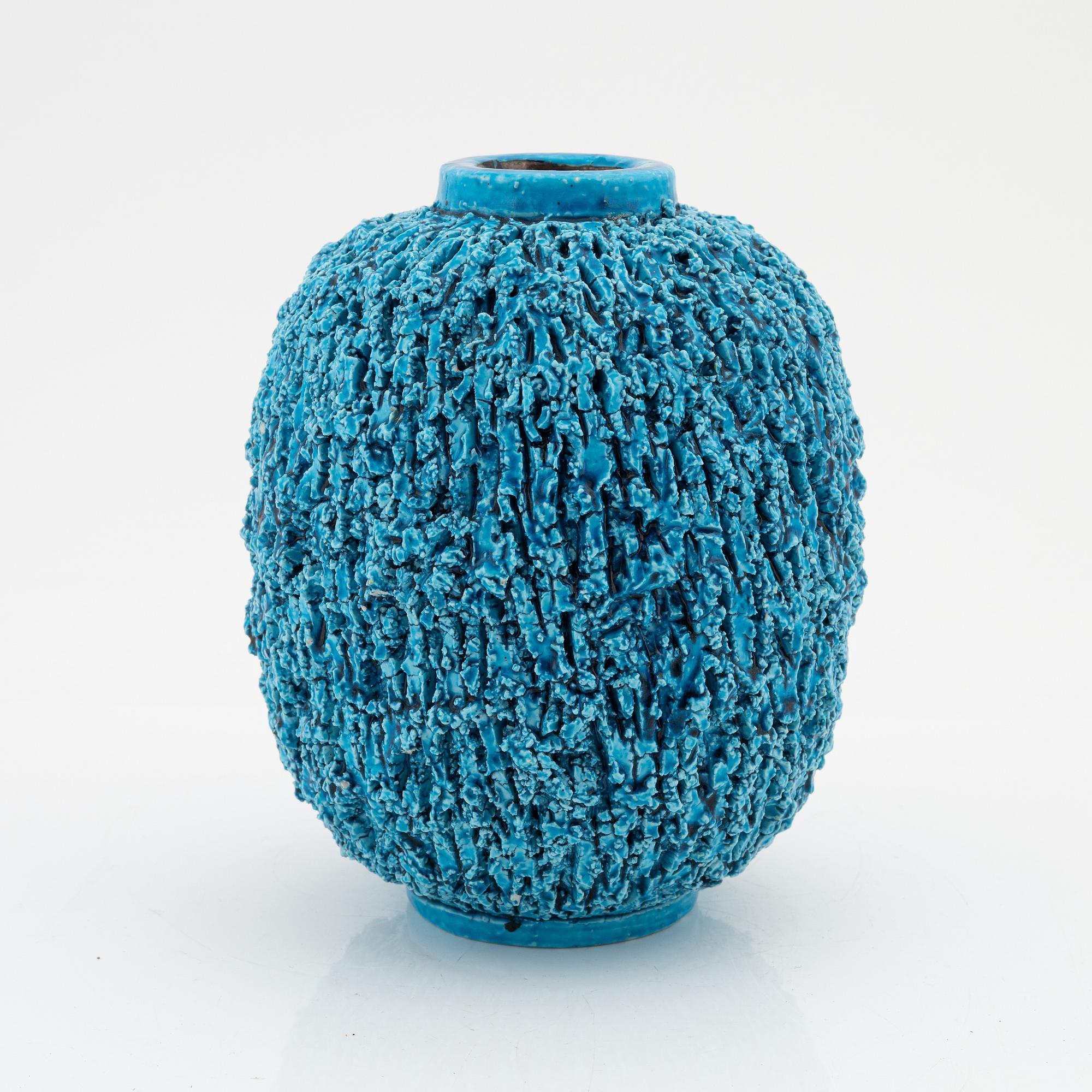 Gunnar Nylund, vas, chamotterat stengods, "Igelkottsvasen", Rörstrand.