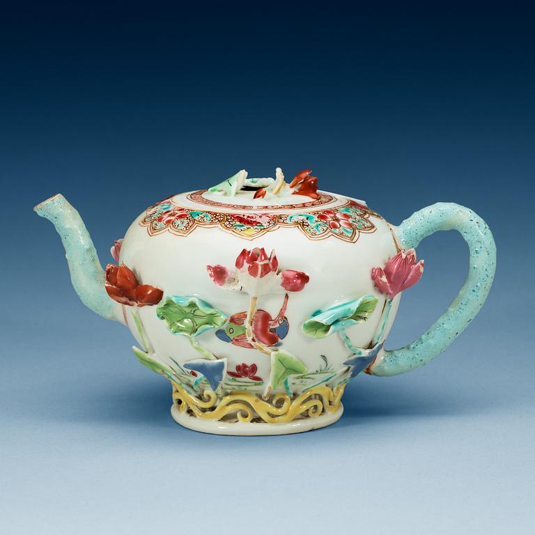 A famille rose teapot with cover, Qing dynasty, Qianlong (1736-95).