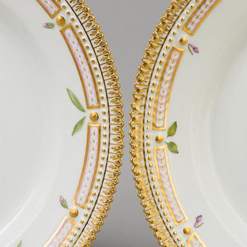 A set of five porcelaine Royal Copenhagen "Flora Danica" plates model #3550.