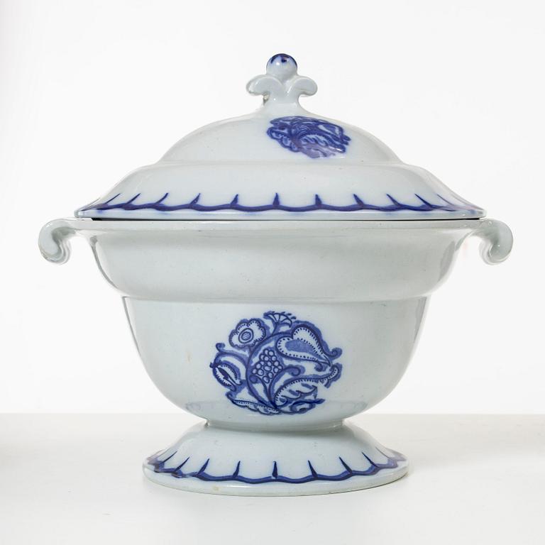 Wilhelm Kåge, service, 84 pieces, "Liljeblå", Gustavsberg.