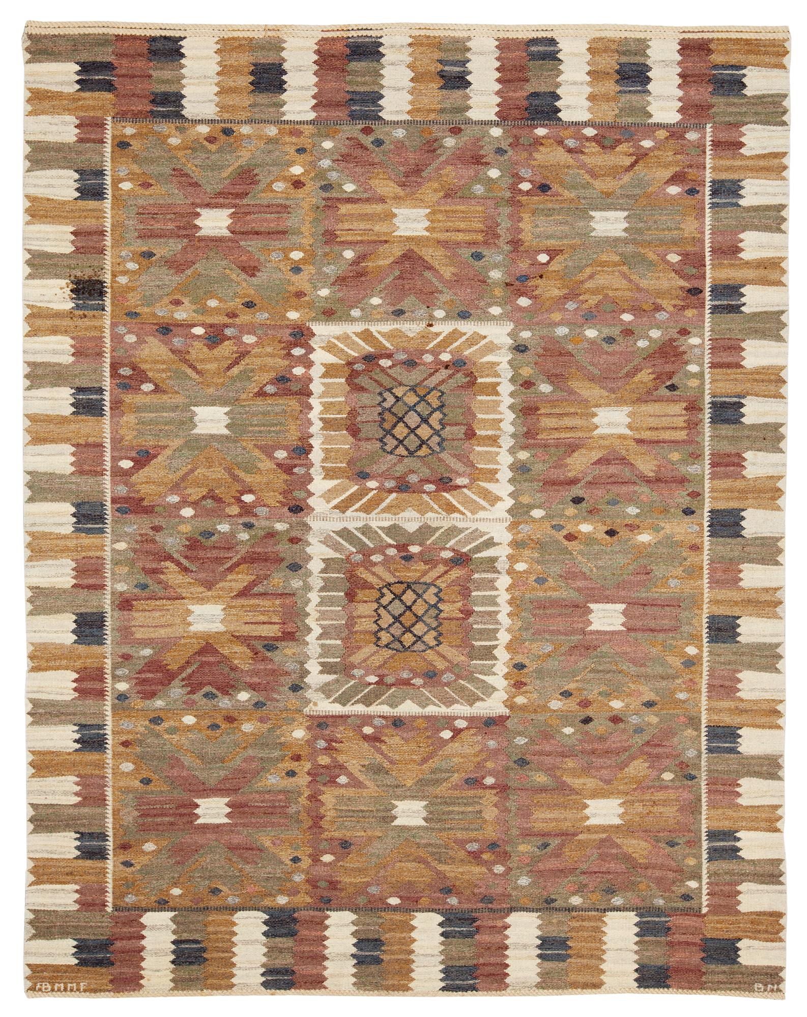 CARPET. "Nejlikan grå". Gobelängteknik (tapestry weave). 294,5 x 231,5 cm. Signed AB MMF BN.