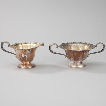 GRÄDDSNÄCKA och SOCKERSKÅL, silver, Åbo 1988. Vikt ca 158,4 g.
