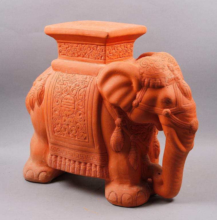 PALL, keramik. Orientalisk stil.