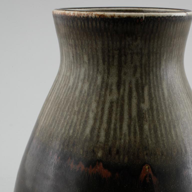 A vase, a bowl and a jar with lid in ceramic, designed by Carl-Harry Stålhane for Rörstrand, Ateljé, 1950/60s.