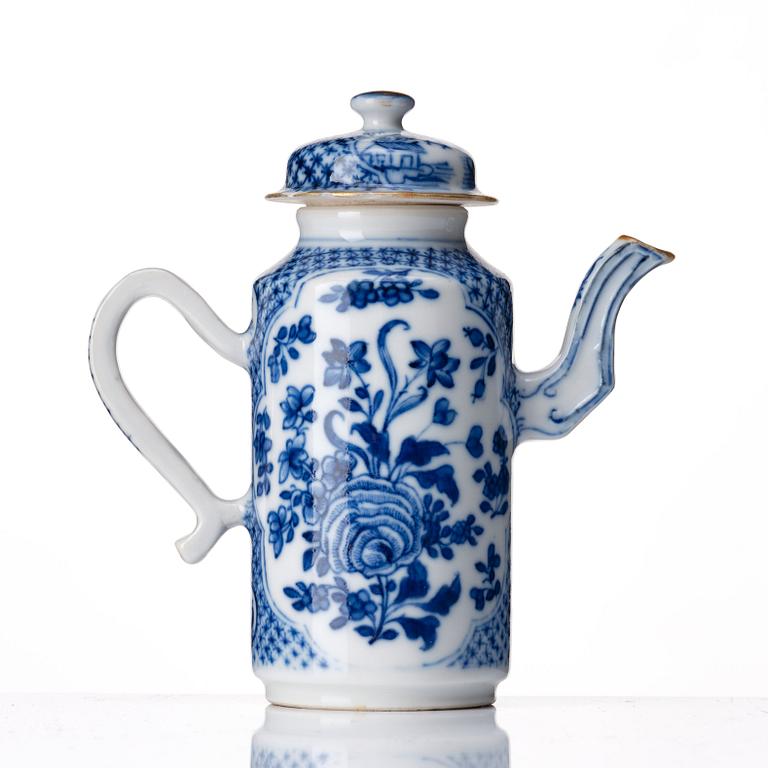 A blue and white tea pot with cover, Qing dynasty, Qianlong (1736-95).